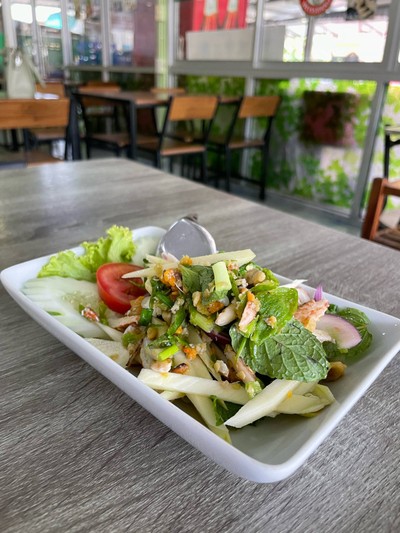 ยำไข่ปูและเนื้อปู