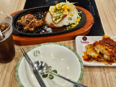 ข้าวไก่ย่างสไปซี่กระทะร้อน