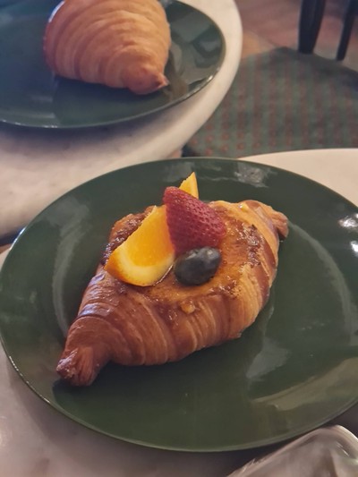 Creme Brûlée Croissant