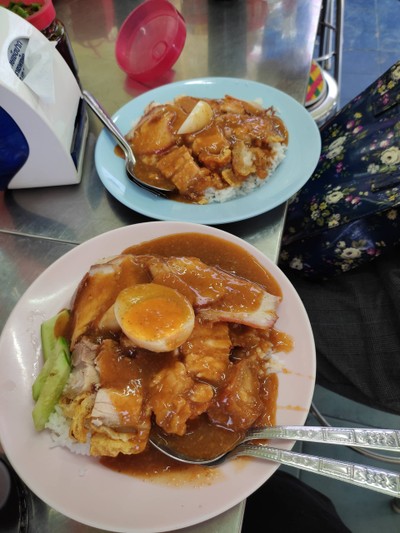 ข้าวหมูแดง หมูกรอบ