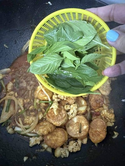 วิธีทำ เต้าหู้ไข่ ไก่สับผัดน้ำพริกเผา วิธีทำ เต้าหู้ไข่ ไก่สับผัดน้ำพริกเผา