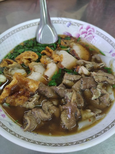 ก๋วยจั๊บทรงเครื่องน้ำข้น กล่อง