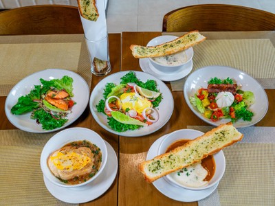 อาหาร หรือ เครื่องดื่ม