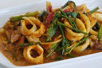 ปลาหมึกผัดไข่เค็ม