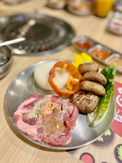 🐷 หมูสันคอ.