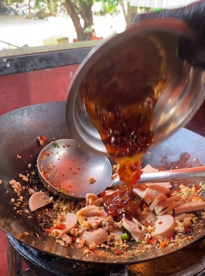 วิธีทำ กะเพราหมูยอหมูสับ