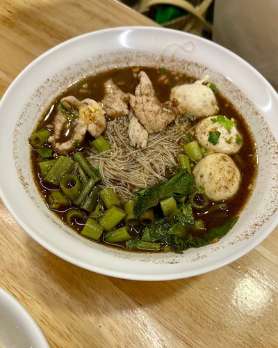 หมี่ขาวหมูน้ำตก