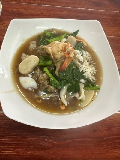 ซุปเปอร์ราดหน้าพิเศษกุ้งใหญ่