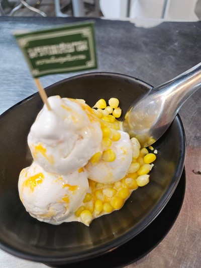 ไอติมกะทิสดไข่แข็ง