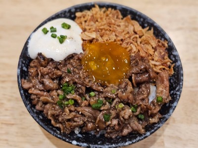 ข้าวหน้าเนื้อคารูบิย่างไข่ดอง
