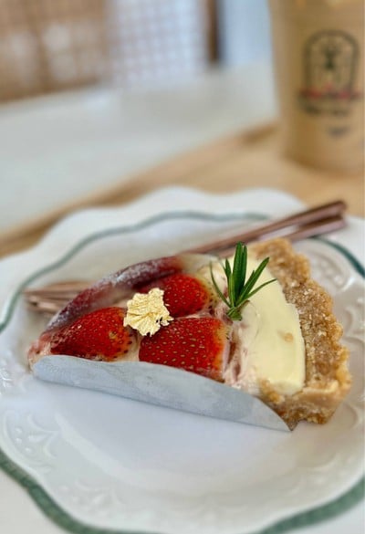 🥧 Strawberry Cheese Pie. (Price 150 Baht.)