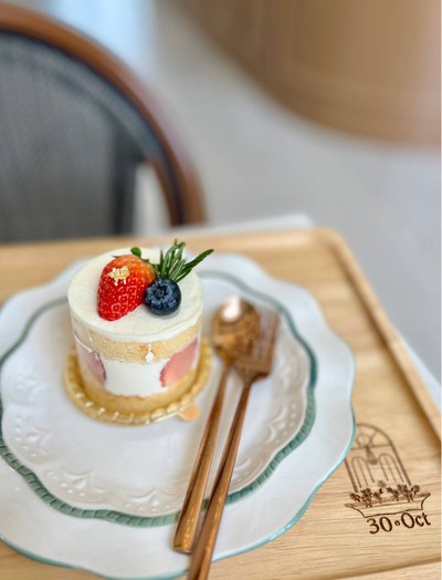 🍰 Strawberry Short Cake. (Price 120 Baht.)