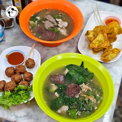 อาหาร หรือ เครื่องดื่ม