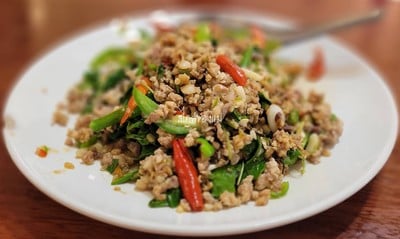 ไก่สับผัดกระเพรา