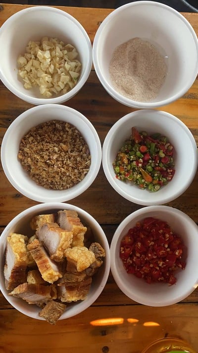 วิธีทำ หมูกรอบคั่วพริกเกลือ วิธีทำ หมูกรอบคั่วพริกเกลือ