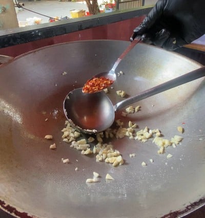 วิธีทำ หมูกรอบคั่วพริกเกลือ วิธีทำ หมูกรอบคั่วพริกเกลือ