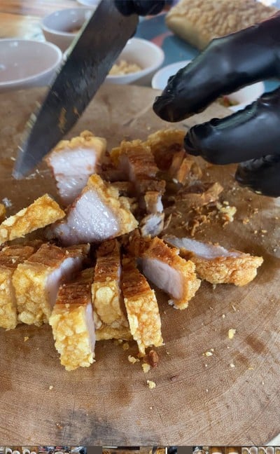 วิธีทำ หมูกรอบคั่วพริกเกลือ วิธีทำ หมูกรอบคั่วพริกเกลือ