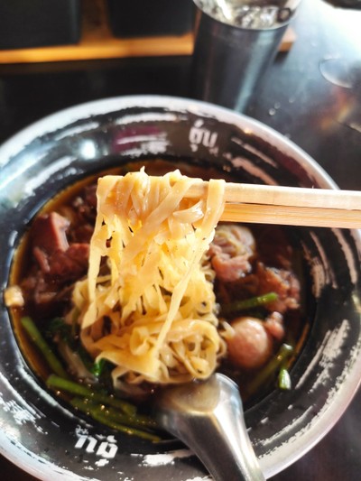 บะหมี่ม้ามเอ็นลิ้นพิเศษ