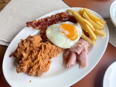 Brooks Brunch & Bar  เลียบคลองประปาแจ้งวัฒนะฝั่งเมืองทอง