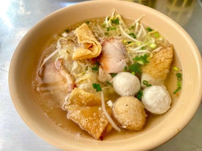 เมนูของร้าน ก๋วยเตี๋ยวรู ตลาดน้อย