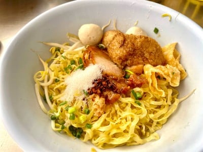 เมนูของร้าน ก๋วยเตี๋ยวรู ตลาดน้อย