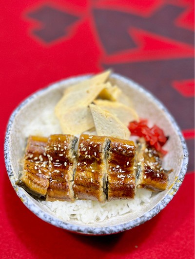 🍛 ข้าวหน้าปลาไหลและไข่หวาน. (ราคา 200+ บาท.)