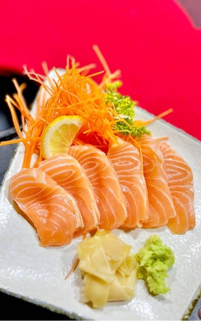 🍣 ซาชิมิแซลมอน. (ราคา 250+ บาท.)