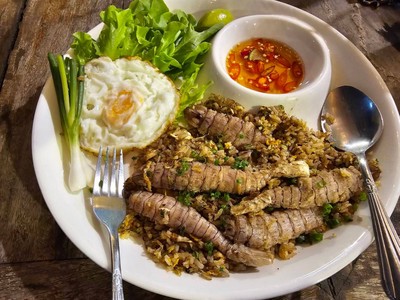 อาหาร หรือ เครื่องดื่ม