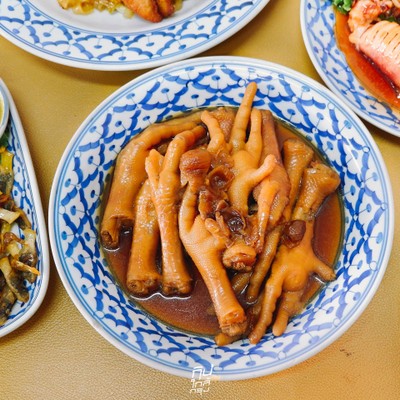 ครัวคุณย่า ต้นตำรับผัดไทยหมูทอด บรรทัดทอง