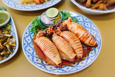 ครัวคุณย่า ต้นตำรับผัดไทยหมูทอด บรรทัดทอง