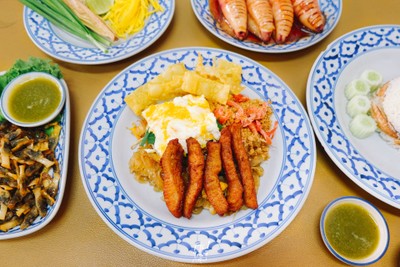 ครัวคุณย่า ต้นตำรับผัดไทยหมูทอด บรรทัดทอง