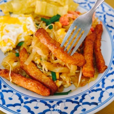 ครัวคุณย่า ต้นตำรับผัดไทยหมูทอด บรรทัดทอง