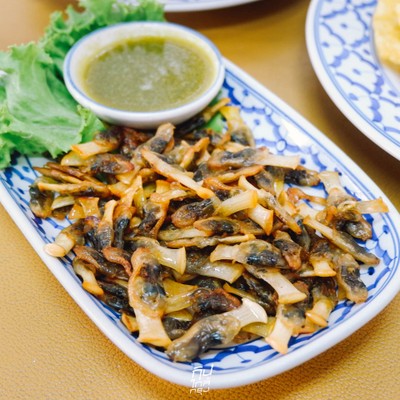 ครัวคุณย่า ต้นตำรับผัดไทยหมูทอด บรรทัดทอง