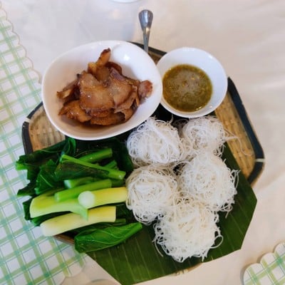 เส้นหมี่คอหมูย่าง