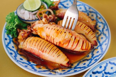 ครัวคุณย่า ต้นตำรับผัดไทยหมูทอด บรรทัดทอง