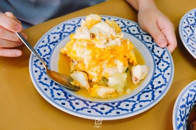 ครัวคุณย่า ต้นตำรับผัดไทยหมูทอด บรรทัดทอง