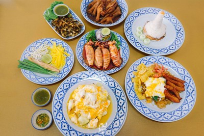 ครัวคุณย่า ต้นตำรับผัดไทยหมูทอด บรรทัดทอง