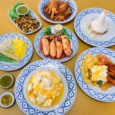 ครัวคุณย่า ต้นตำรับผัดไทยหมูทอด บรรทัดทอง