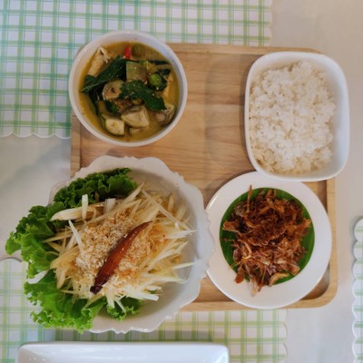ข้าวมันส้มตำ
