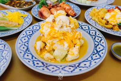 ครัวคุณย่า ต้นตำรับผัดไทยหมูทอด บรรทัดทอง