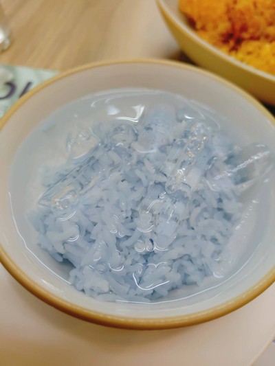ข้าวแช่อัญชัน-ดอกมะลิ