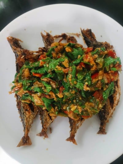 ปลาทูราดพริกหวาน