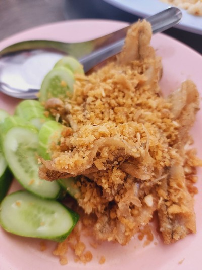 ปลาเห็ดโคนทอดกระเทียม