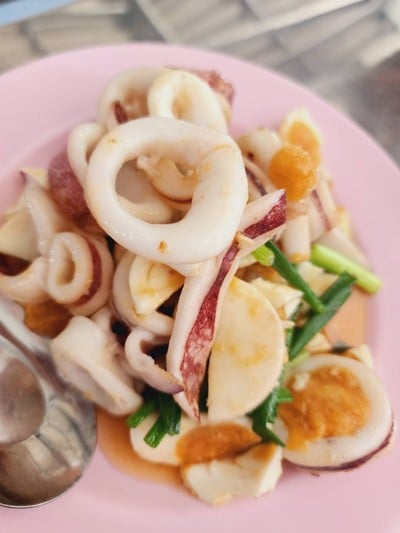 ปลาหมึกผัดไข่เค็ม