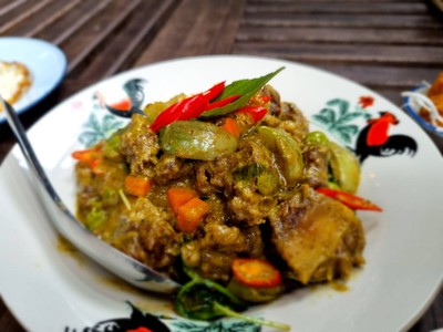 เขียวหวานผัดเเห้งเนื้อตุ๋น  (เนื้อไทยวากิว)