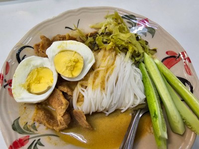 ขนมจีนน้ำยาแกงเนื้อ