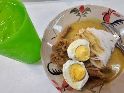 ขนมจีนน้ำยาแกงเนื้อ