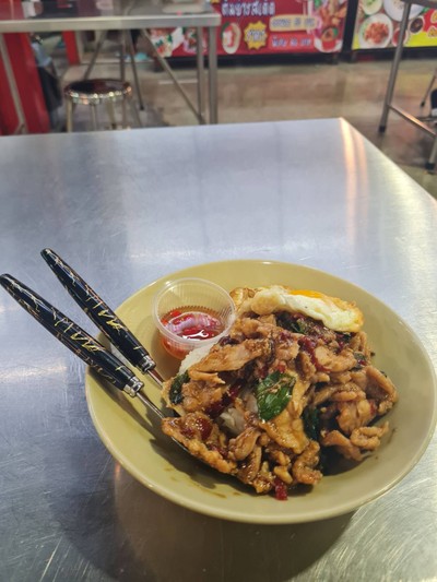 กระเพราหมูชิ้น