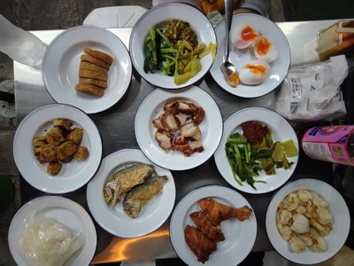 อาหาร หรือ เครื่องดื่ม