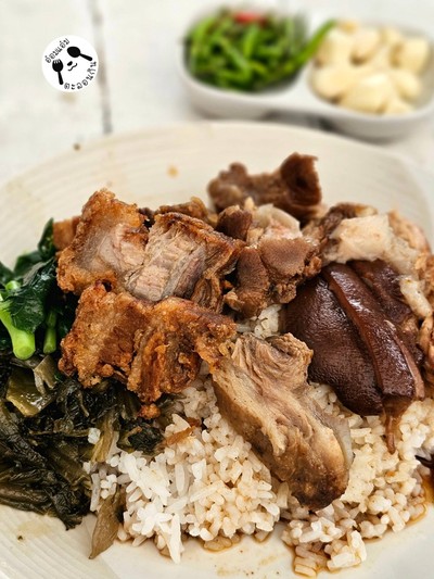 ข้าวหมูสามเกลอ